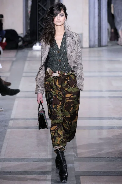 Look 19